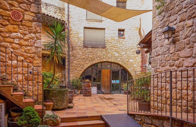 Lovely home in Vilosell with WiFi