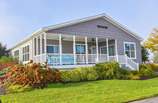 Lovely home-waterfront, beach, pools, pet friendly!