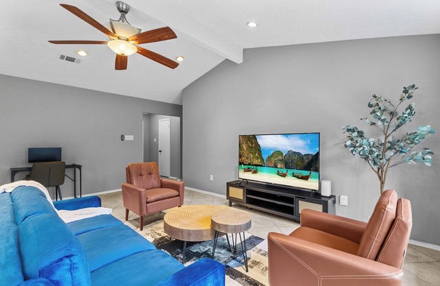 Lovely home - Workspaces - King Bed - Fast WiFi