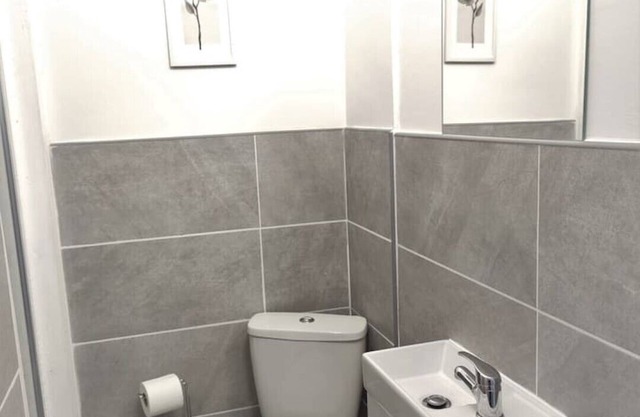 Lovely house in Medway - Free parking, sleeps up to 8