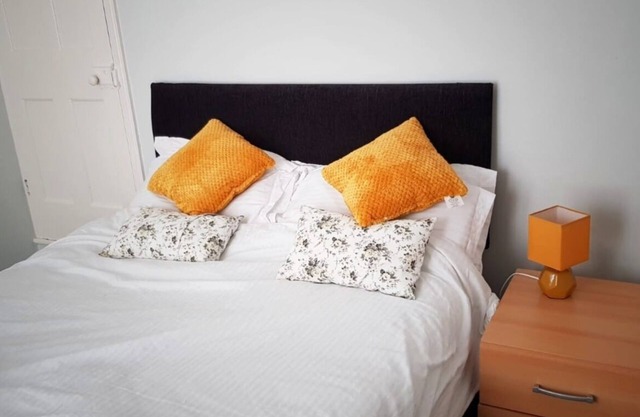 Lovely House with free Parking wifi