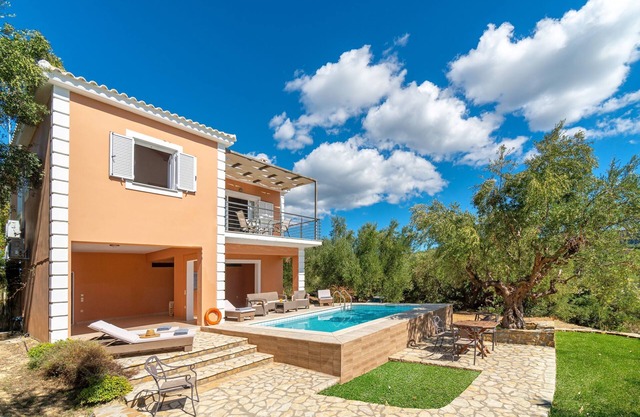 Lovely house with private pool