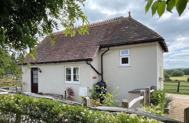 Lovely Kent Cottage With Rural Medway Views