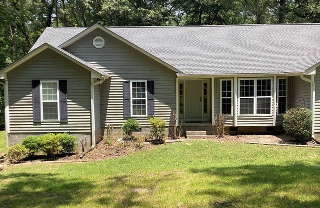 Lovely Lake Home Close to Callaway Gardens & Auburn