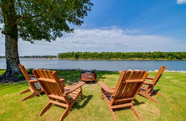 Lovely Lakefront Apartment with Boat Ramp Access