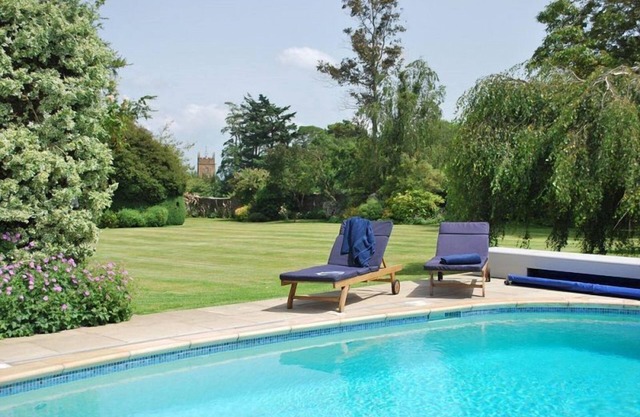 Lovely large manor house - sleeps 20/22 guests in 10 bedrooms