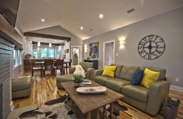 Lovely Like New Home in Cultural District offering EV Charger close to Dickies!