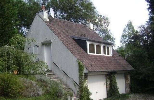 Lovely little house of gardian in a park