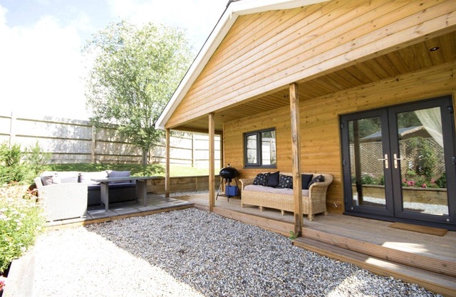 Lovely Lodge on one floor in Country setting