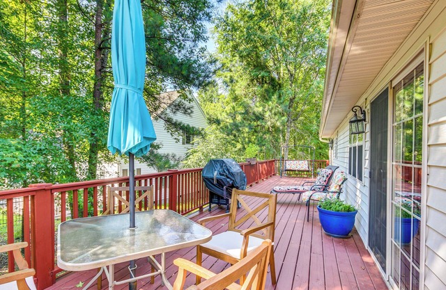 Lovely McCormick Home in Savannah Lakes Village