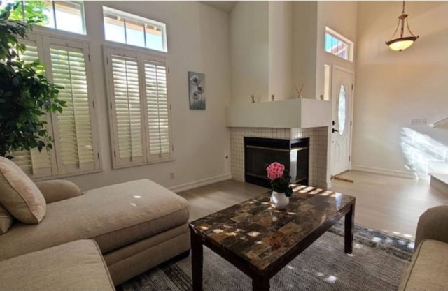 Lovely modern upgraded home!