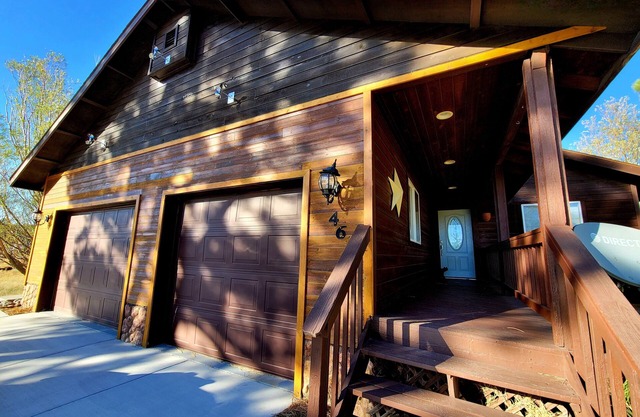 Lovely mountain home with VIEWS of Pagosa Peak, fireplace, dog friendly!