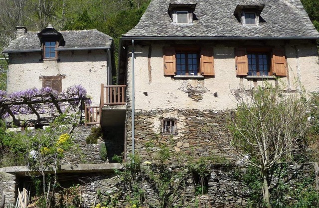 Lovely old character cottage overlooking the river Lot