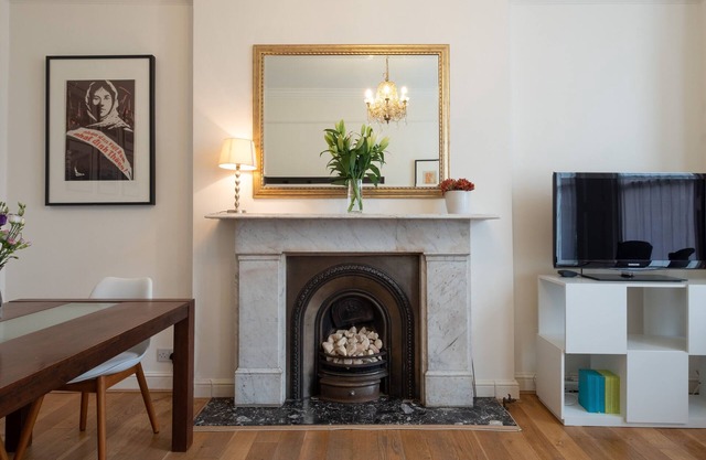 lovely one bedroom with high ceilings in Notting Hill