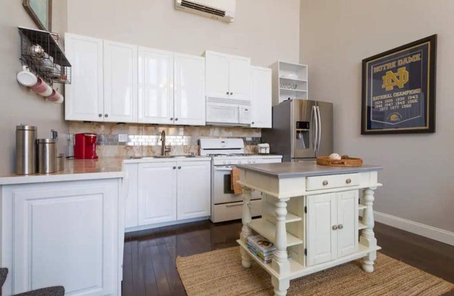 Lovely, Pet Friendly Condo w/King Bed & Parking!