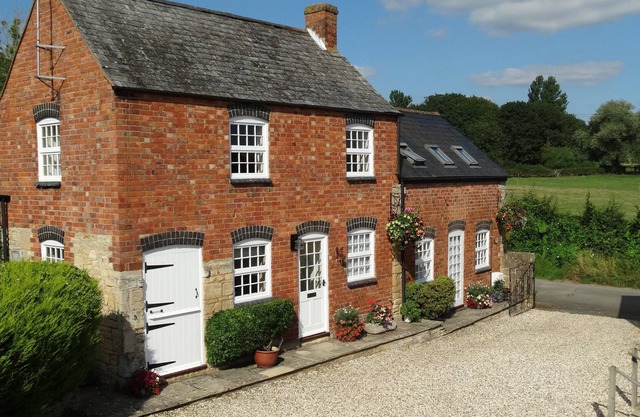 Lovely quiet cottage in Kemerton!