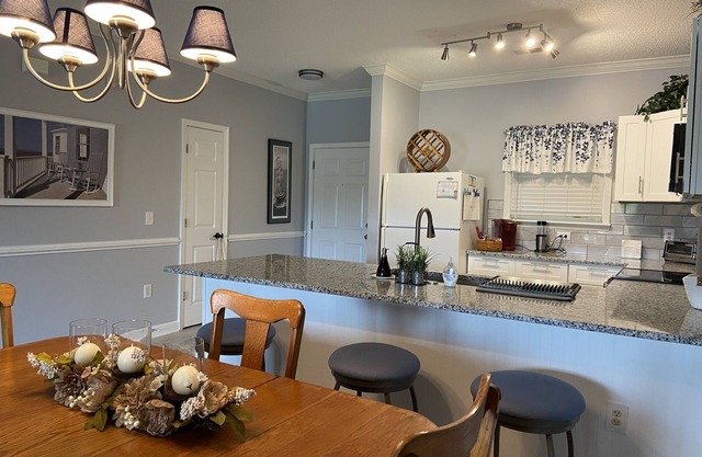Lovely/Quiet/Water View1st floor 2B/2BA unit,10M-Beach-Seasonal rates apply