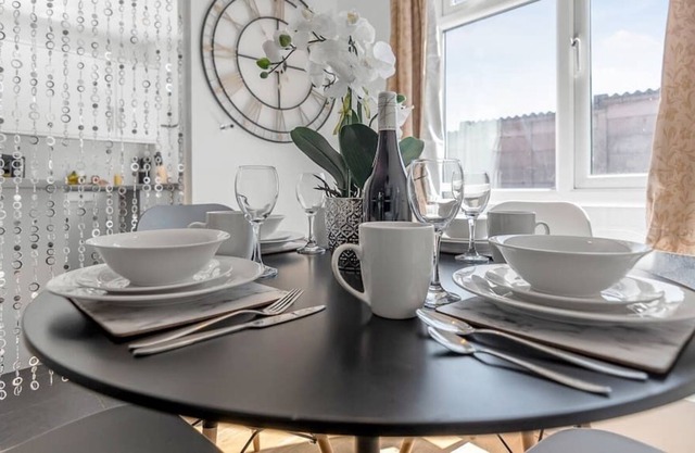 Lovely quite 2 bedroom apartment with free parking