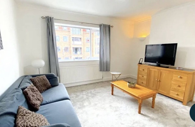 Lovely refurbished 4 bed property, with outside terrace