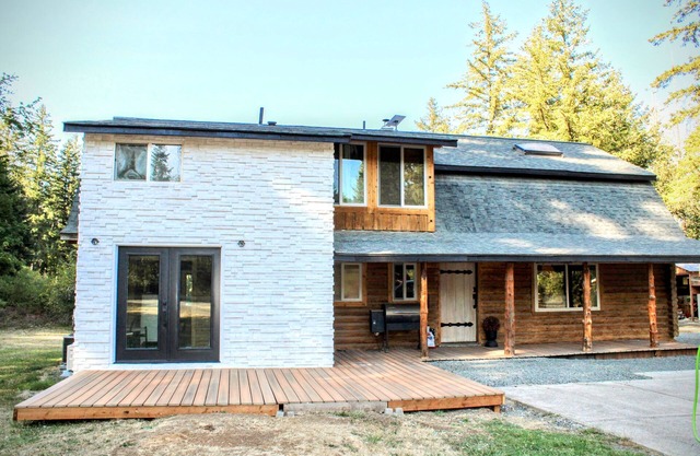 Lovely Renovated and Secluded Log Cabin