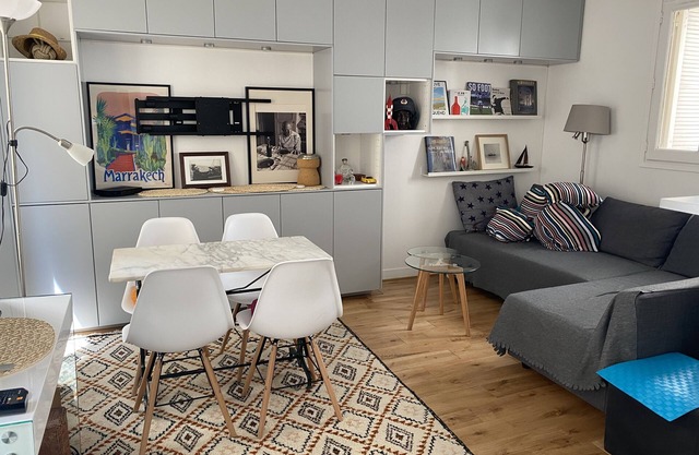 Lovely renovated apartment of 45m² located in the heart district Ternes