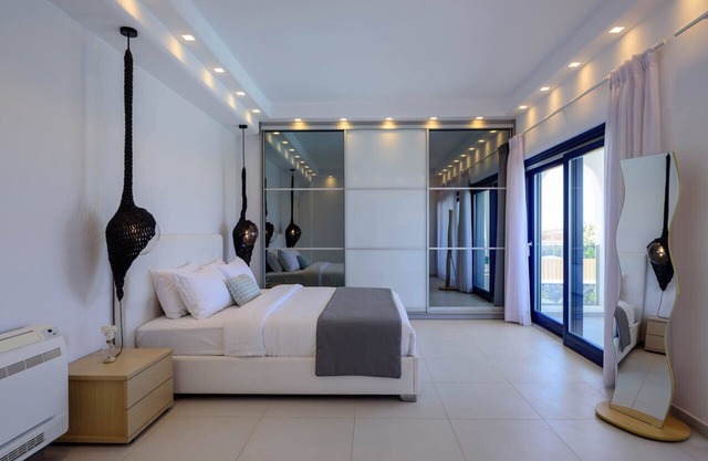 Lovely Santorini Villa | 3 Bedrooms | Aria Villa | Private Pool & Close to.