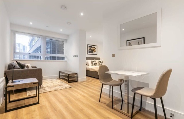 Lovely Spacious Studio in East Grinstead