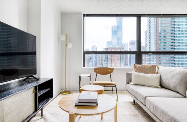Lovely Streeterville Studio w/Gym, Pool, near Navy Pier, by Blueground