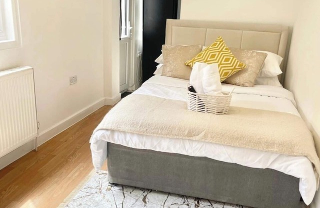 Lovely Studio With Private Patio in Stratford