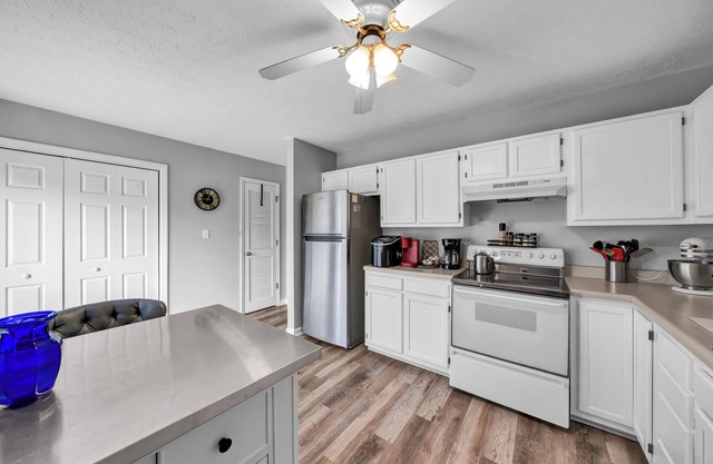 Lovely townhome convenient to everything in Central KY. Pet friendly!