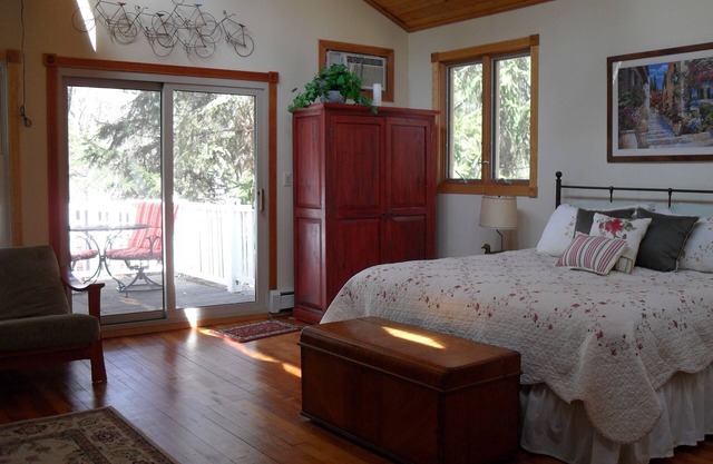Lovely vacation rental home, close to Warren Dunes, restaurants, antiques, fun!