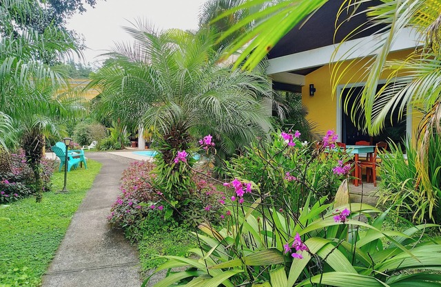 Lovely Villa in LakeGardens, Beautiful Lake View, Huge Selection of Tours Nearby