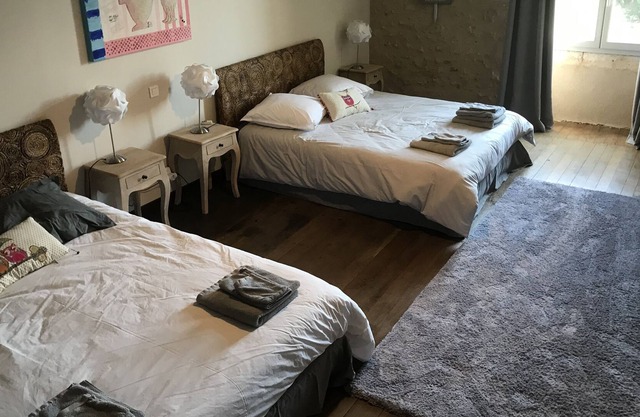 Lovely XVth Century house with chimney, for 12 people. Pool. Terrace