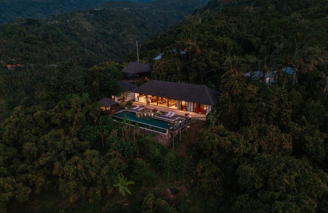 Lovina Ocean View Villa - 2BR Paradise