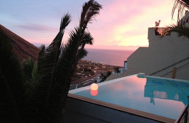 lovingly furnished holiday home with pool and sea view