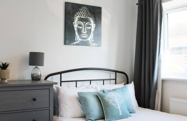 Low Cost, Pet Friendly 4 Bed + Parking (06)