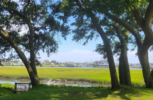 LOW FALL WINTER MONTHLY PRICING INQUIRE FOR PRICING Waterway House 2 BR/1 BA