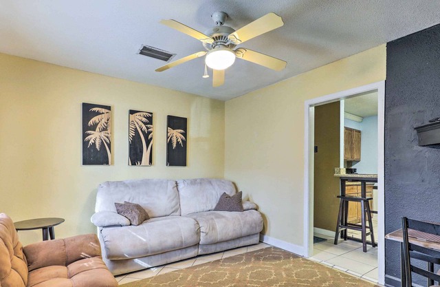 Low-Key Tampa Abode Close to Area Attractions
