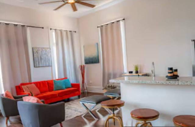 Lower Garden Home Walk 2 Streetcar