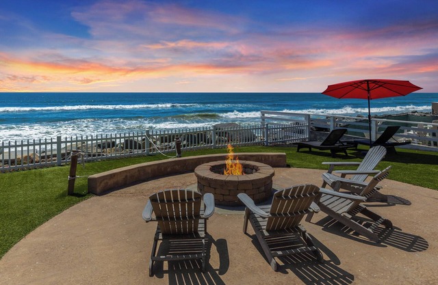 Lower Level Pet Friendly Beachfront Duplex with a Spa P913-2