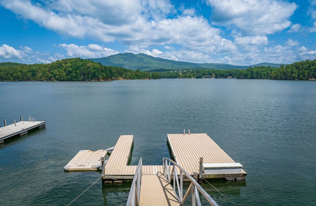 Lower rates/flexible calendar Waterfront Home w/Private Dock and Mountain Views