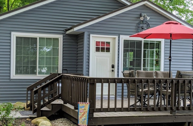 Lower Scott Lake cottage with She-shed