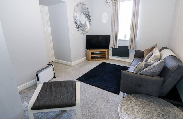 LOWTHER HOUSE, country holiday cottage in Whitehaven
