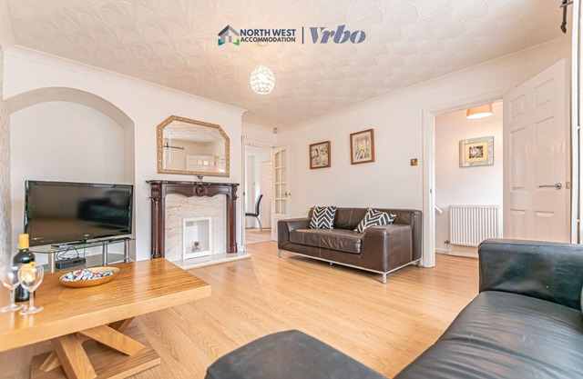 Lowton Spacious 4BR House | Ideal for Long Stays | Contractors &Families Welcome