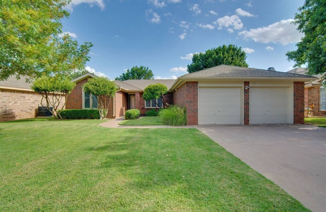 Lubbock Home w/Deck & Yard - 8 Miles to TTU!