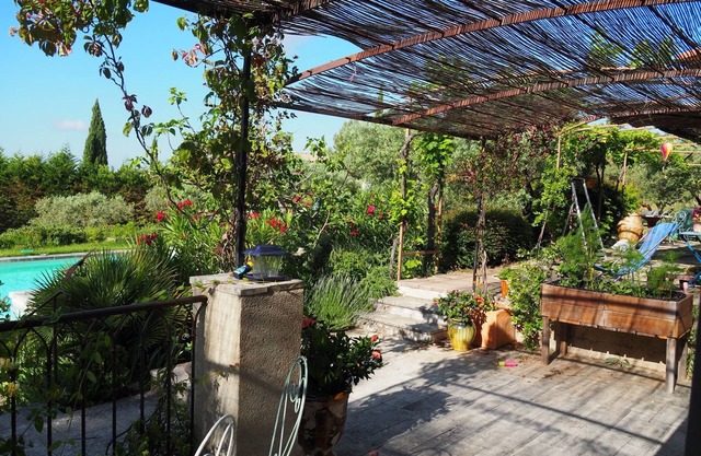 Luberon, superb villa in a quiet and natural setting, close to the village