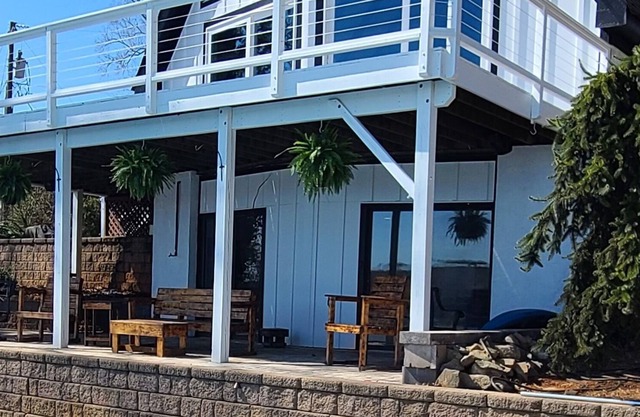 Lucky House - Sunny Lakefront w/pool and incredible views