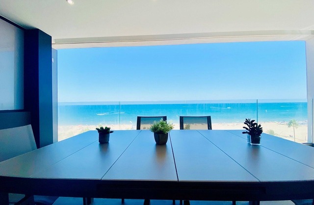 Lujoso Apartamento Frente AL MAR CON Piscina, Parking Y Climatizacion Central