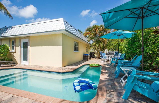 Lulu's Cozy Beach Cottage #2 | 5 Min. Walk to Beach | Dog OK | Pool | $185 Free Activities Daily!