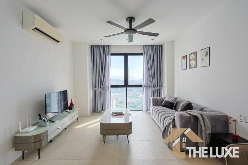 Lumi Tropicana By The Luxe